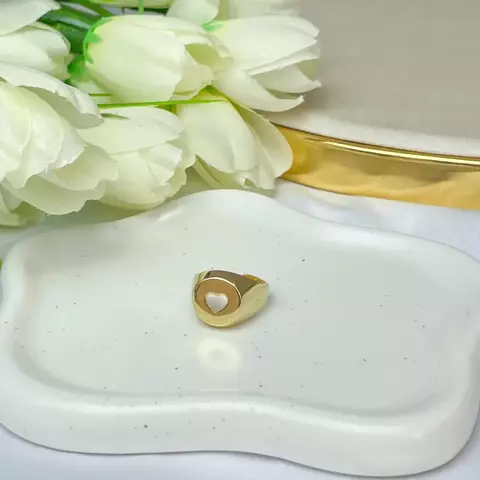 Anel Amorali – Anel Regulável com Coração Vazado e Banho em Ouro 18K