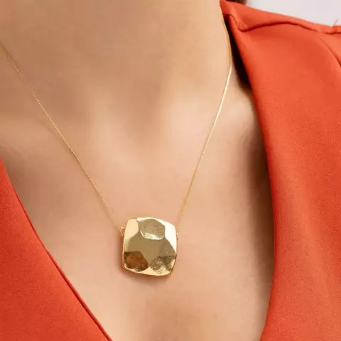 Colar Carla – Pingente Quadrado Facetado com Banho em Ouro 18K