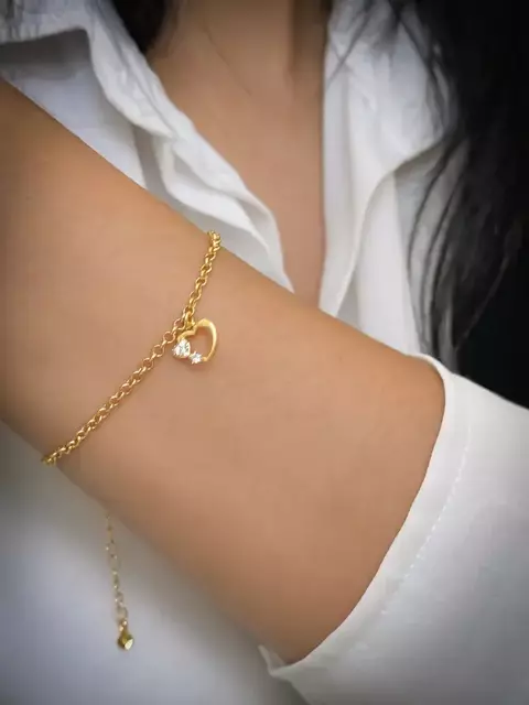 Pulseira Corali – Coração Vazado com Zircônias e Banho Ouro 18K