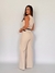 Conjunto em alfaiataria blusa e calça cor off white na internet