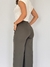 Calça pantalona em alfaiataria cor verde oliva - LE DIVINE