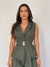 Conjunto calça pantalona e colete cor verde oliva na internet