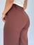 Calça pantalona em alfaiataria cor marron na internet