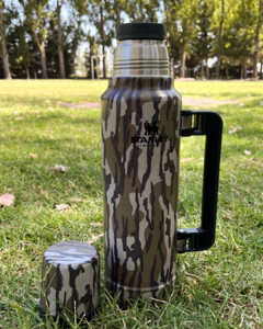 Termo Stanley Clásico 1.4 Lts con Asa Plegable Camuflado