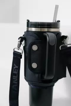 Imagen de All Day Quencher® Carry-All Stanley | Funda con Correa y Bolsillos para Vaso 1,18 L