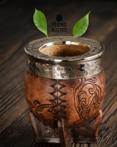 Mate de Calabaza Forrado en Cuero con Diseño Argentino – Artesanía Tradicional, Virola de Alpaca, Ideal para Regalo - tienda online