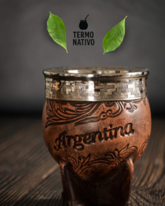 Mate de Calabaza Forrado en Cuero con Diseño Argentino – Artesanía Tradicional, Virola de Alpaca, Ideal para Regalo - Termo Nativo