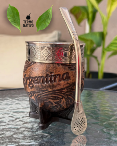 Mate de Calabaza Forrado en Cuero con Diseño Argentino – Artesanía Tradicional, Virola de Alpaca, Ideal para Regalo - comprar online