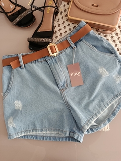 Shorts jeans com cinto