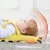 Imagem do Travesseiro de Proteção para Cabeça de Bebê | Little Bee | Chapéu Anti-Queda - Mais segurança e tranquilidade para os primeiros passos do seu bebê! O travesseiro de proteção Little Bee é um acessório essencial para proteger a cabecinha do seu pequeno durante quedas e tombos. Com design fofo de abelhinha e alças ajustáveis, ele é leve, confortável e não atrapalha os movimentos do bebê.