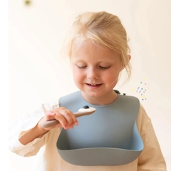 Imagen de Babero de Silicona para Bebés – práctico, cómodo y a prueba de todo