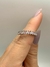 Anel meia aliança zircônias navete cristal e quartzo rosa em Prata 925 com banho de ródio branco (tam 17/18) - comprar online