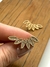 Brinco ear cuff folhas cravejadas banhado a ouro 18k - comprar online