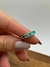 Anel meia aliança esmeralda colombiana 4mm em prata 925 com banho de ródio branco (tam 12/13) - comprar online