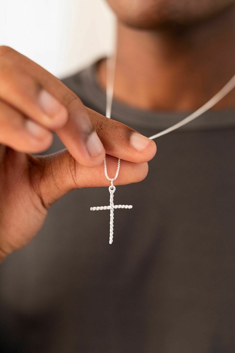Colar Cruz Torcida | Masculino - comprar online