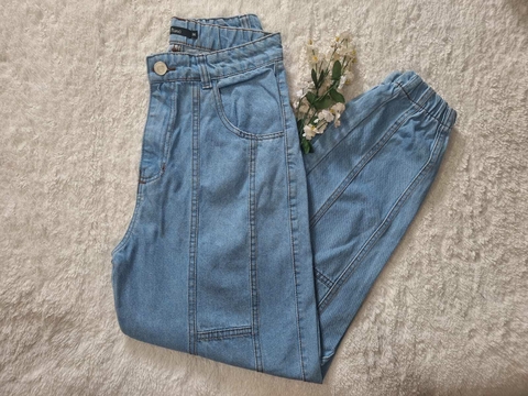 Calça Jeans Feminina Mom com Elástico na Barra - comprar online