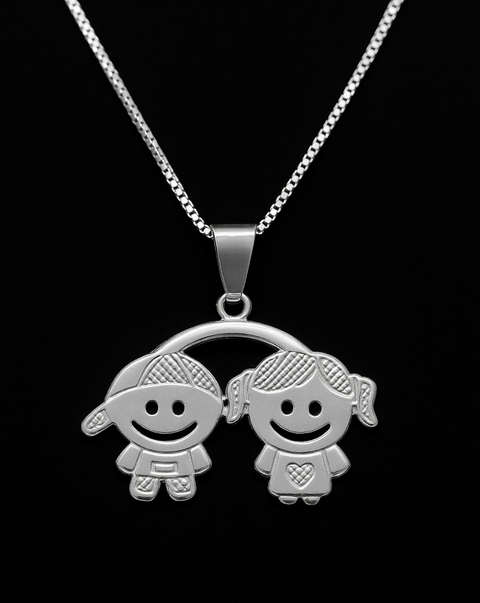 Pingente Casal Menino e Menina em Prata 925 – Amor Inocente e Carinho - comprar online