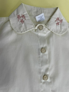 Conjunto de salopete e camisa com bordado flores - loja online