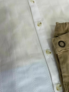 Conjunto de camisa com detalhes e calça sarja - Fantástico mundo