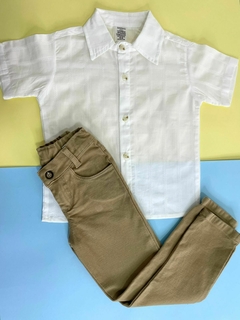 Conjunto de camisa com detalhes e calça sarja - comprar online