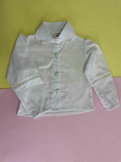 Camisa branca com detalhe na manga - Fantástico mundo