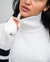 Polera oversized con cuello alto y rayas horizontales. en internet