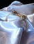 MEIO BRACELETE COM TIGRE BANHO OURO 18K CRAV. EM MICRO ZIRCÔNIAS CÚBIC INCOLORES na internet