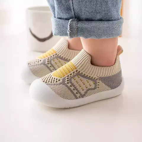 Sapatos de bebê antiderrapante respirável infantil berço meias com sola de bo