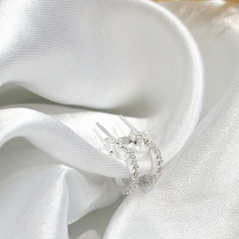 BRINCO MEIA ARGOLA CRAVEJADA - comprar online