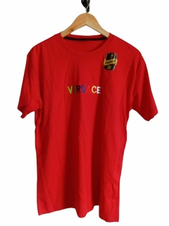 Camiseta Versace Vermelha Premium – Estampa Colorida e Estilo Inconfundível na internet