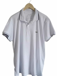 Gola Polo Branca Clássica com Detalhes em Preto – .mm