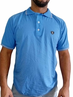 Camiseta Polo Masculina Azul Claro com Detalhes Listrados