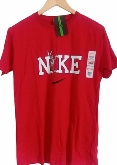 Camiseta Nike Vermelha Bugs Bunny – Edição Estilo e Diversão na internet