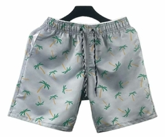 Bermuda Masculina Branca Estampada com Coqueiros Tropicais - comprar online
