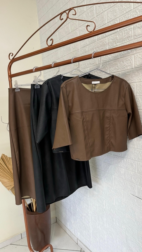 Cropped em Couro sintético Rudély