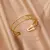 Imagem do Pulseiras de aço inoxidável para mulheres, cor dourada, textura geométrica