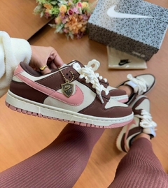 DUNK LOW MARRON/ROSA - comprar online