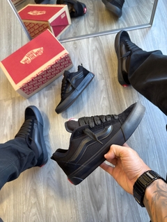 KNU ALL BLACK na internet