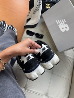 NB 9060 COURO PRETO/BRANCO na internet