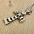 Cruz calada con cadena