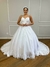 Imagem do Vestido de Noiva Modelo Princesa com Alça Fina e Renda - Semi Novo
