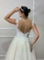 Vestido de Noiva Fluido com Renda 3D - Semi Novo - Faggion Noiva
