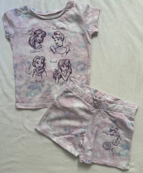 Conjunto Blusa manga curta + Short Princessas - Disney - 7 anos