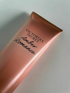Hidratante Victoria's Secrets - Amber Romance 236ml
