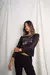 Imagen de Remera cuello bote combinada con estampado “cherry” (modal soft)