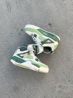 Air Jordan Retro 4 First Class en internet