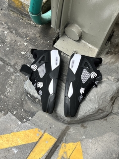 Air Jordan Retro 4 Thunder