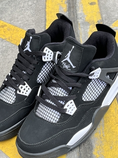 Air Jordan Retro 4 Thunder en internet