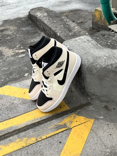Air Jordan Retro 1 'Mid Barely Orange' - comprar en línea