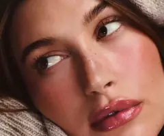 Rhode Blush Pocket na internet